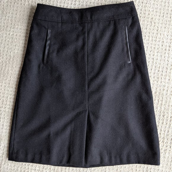 Banana Republic black skirt size 0P - Picture 4 of 7